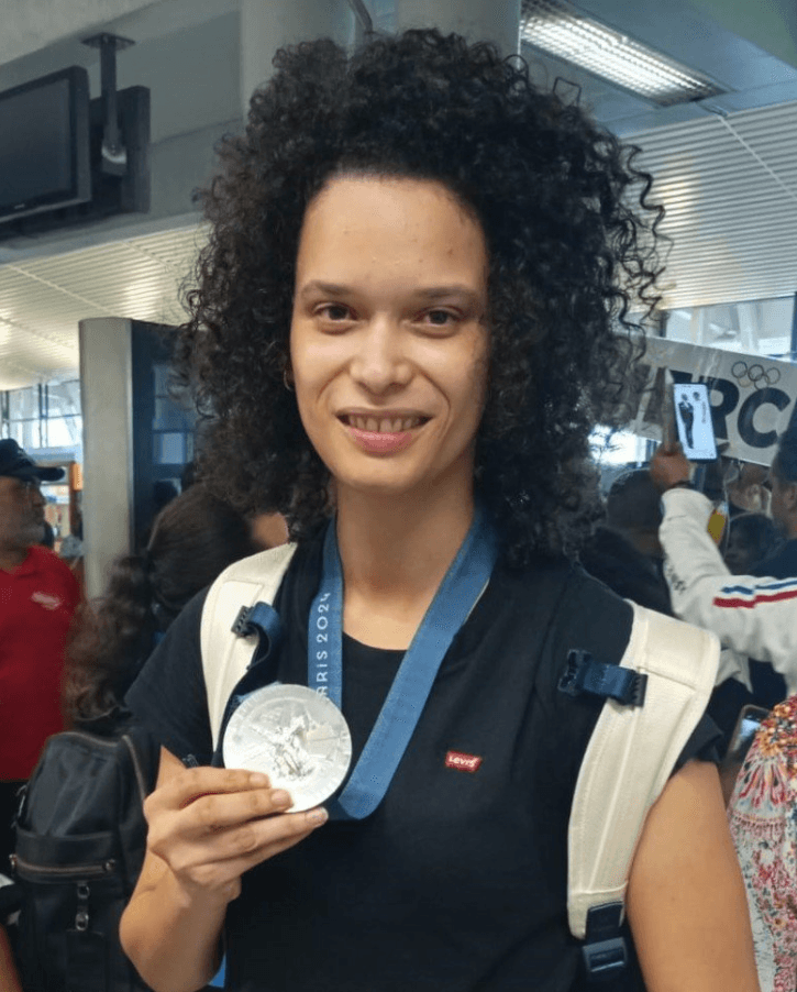 Alexandra Louis Marie taille